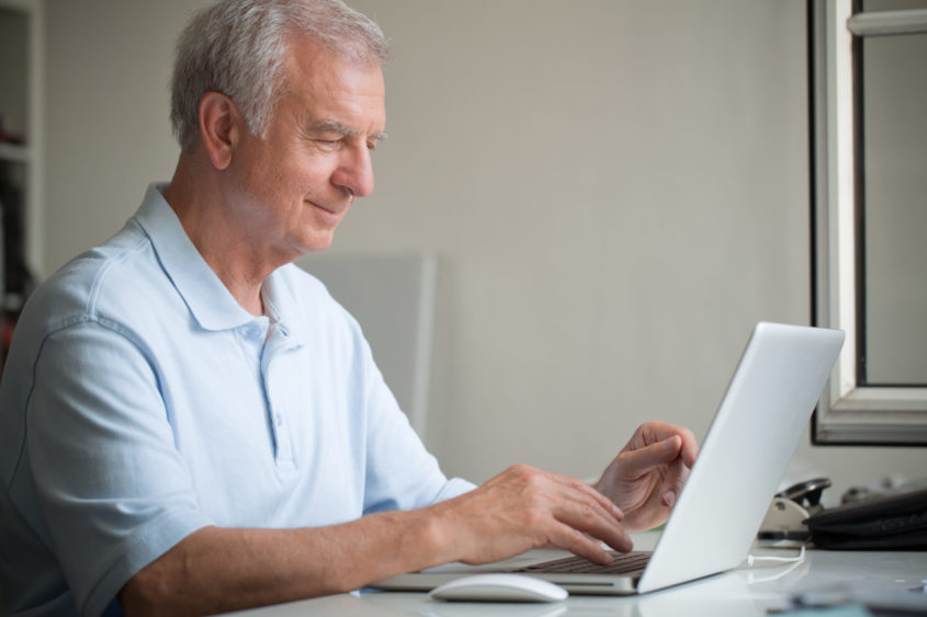 Man reading information on a laptopp