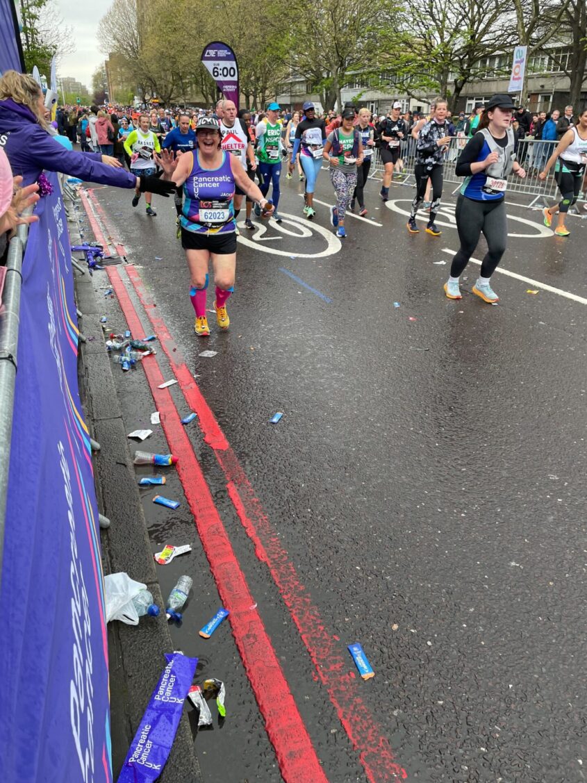 pancreatic cancer uk marathon runner runs past cheer section