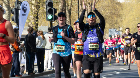 Man running clapping his hands together wearing a pancreatic cancer running top