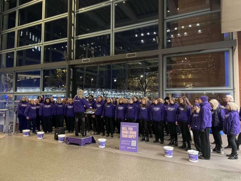 Popchoir singing at St Pancras International